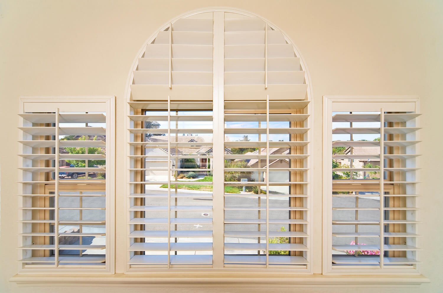Atlanta-plantation-shutters-custom-window-shapes